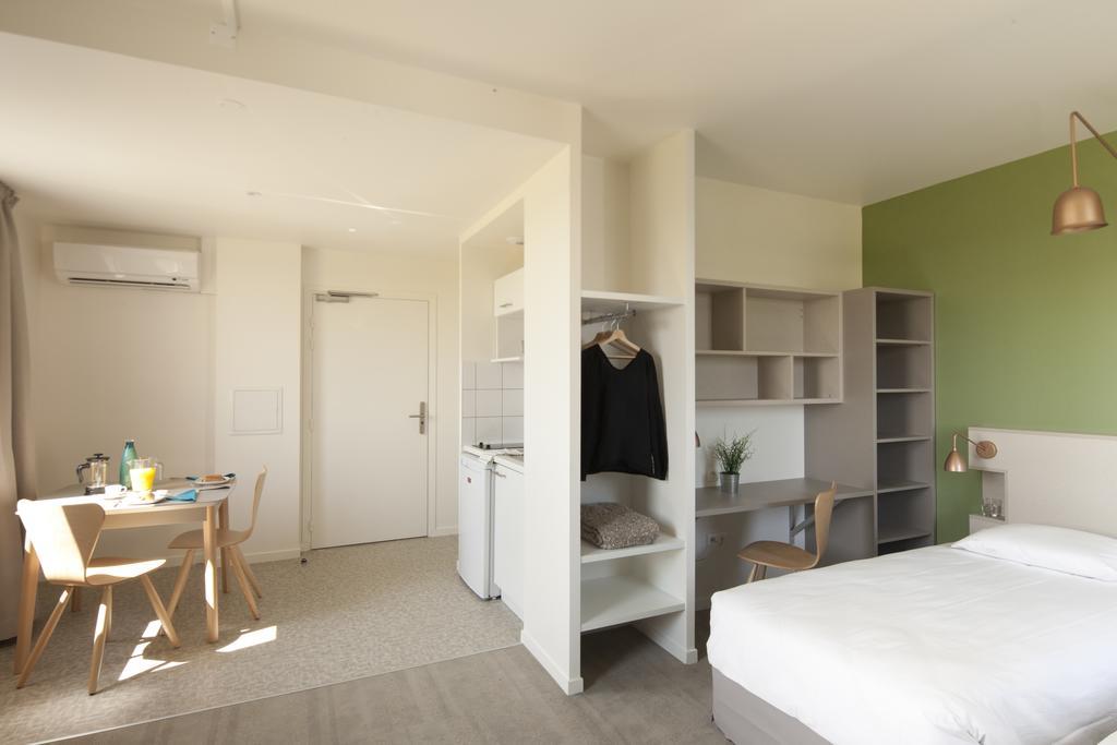 Les Clefs Du Roy By Popinns Buc  Room photo